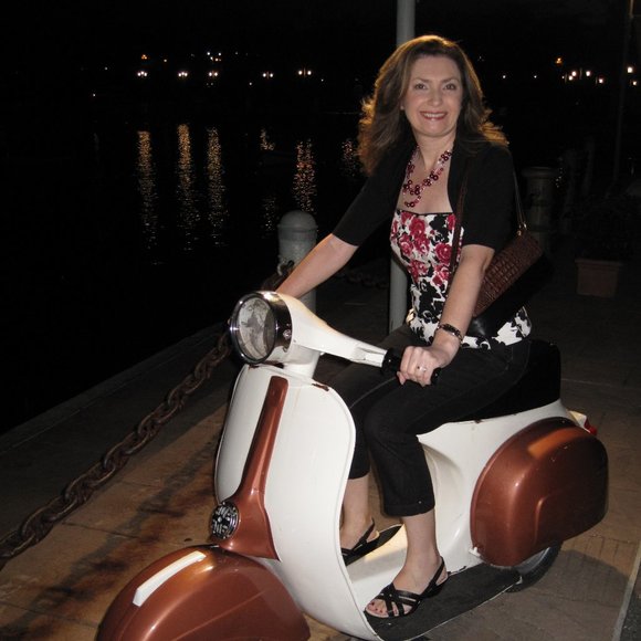 Meet your Posher, Linda - Picture 1 of 2